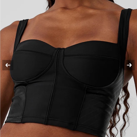 ブラジャー [Alo Yoga] Airlift Winter Warm Cropped Supermoto Tank Airlift Winter Warm Cropped Supermoto Tank - Black | Alo Yoga
